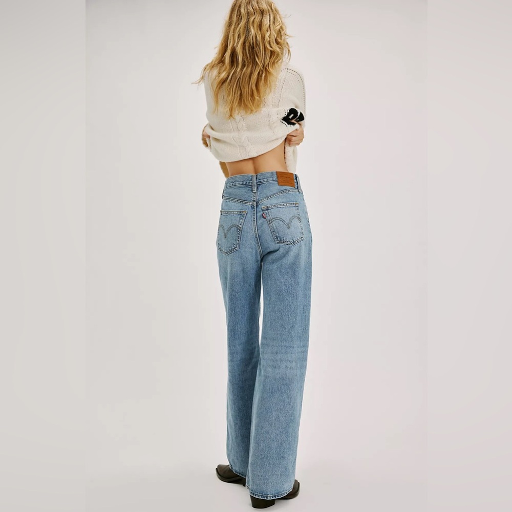 Levi's Premium Ribcage Wide-Leg Jeans in Far and Wide Medium Wash Size 33 - Picture 6 of 16